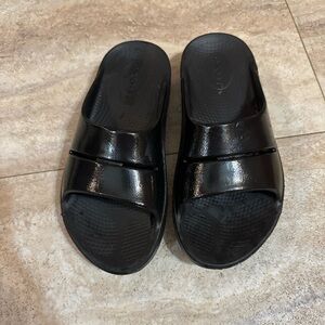 Black OOFOS sandals